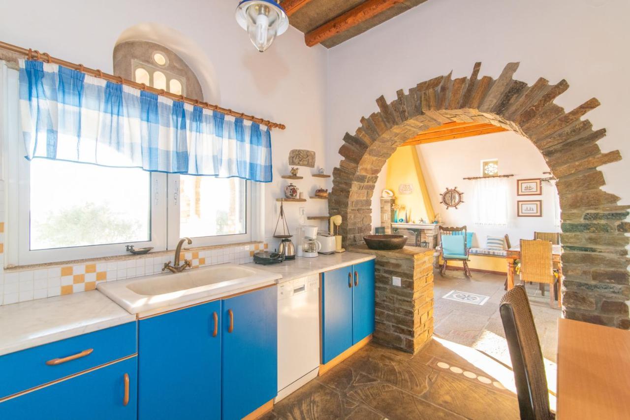 Traditional House By The Sea Istérnia Exteriér fotografie